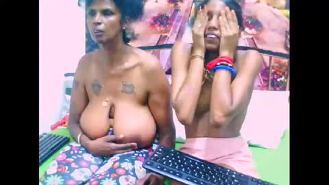 Snapshot of indiansexyslender4u2luv chatting on January 25, 2025, 12:47 pm indiansexyslender4u2luv online show from January 25, 2025, 12:47 pm