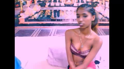 Snapshot of indiansexyslender4u2luv chatting on February 19, 2025, 12:33 pm indiansexyslender4u2luv online show from February 19, 2025, 12:33 pm