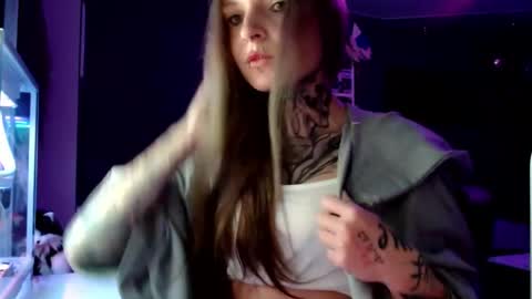 Snapshot of inesdesire chatting on January 15, 2025, 4:11 pm InesDesire online show from January 15, 2025, 4:11 pm