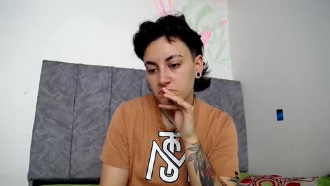 lyan onlyfans n linda online show from December 15, 2025, 4:33 pm