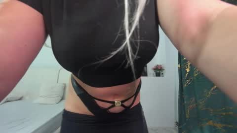 Eva online show from November 22, 2025, 11:26 pm