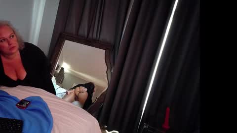 InsatiableCpl333 online show from February 24, 2026, 8:07 pm