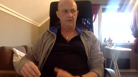 insignia20 online show from December 17, 2024, 11:39 am