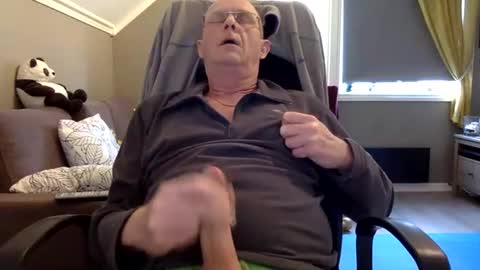 insignia20 online show from March 4, 2025, 11:40 am