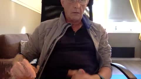 insignia20 online show from September 23, 2025, 8:39 am