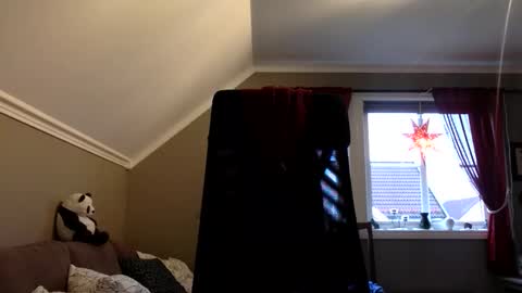 insignia20 online show from December 4, 2025, 11:52 am