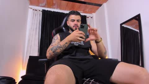 Snapshot of insolemnia chatting on April 27, 2026, 1:58 am Brayan Chavez online show from April 27, 2026, 1:58 am