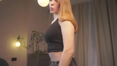 Snapshot of intheknoww chatting on June 6, 2026, 6:45 pm Avie online show from June 6, 2026, 6:45 pm
