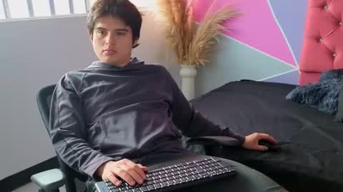 invincible200 online show from November 17, 2025, 2:12 pm