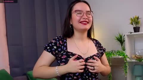 Mia online show from September 18, 2025, 1:51 am
