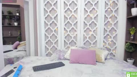 Snapshot of iriis_rosse chatting on January 18, 2025, 8:40 pm Iris Rosse online show from January 18, 2025, 8:40 pm