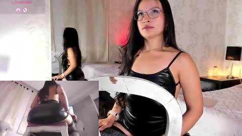 Snapshot of iris_bells chatting on February 18, 2026, 4:25 pm Queen Iris online show from February 18, 2026, 4:25 pm