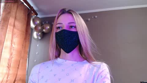 Lily online show from November 4, 2025, 1:21 pm