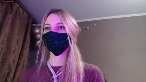 Lily online show from November 5, 2025, 4:51 pm