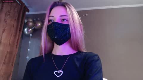 Lily online show from November 22, 2025, 2:16 pm