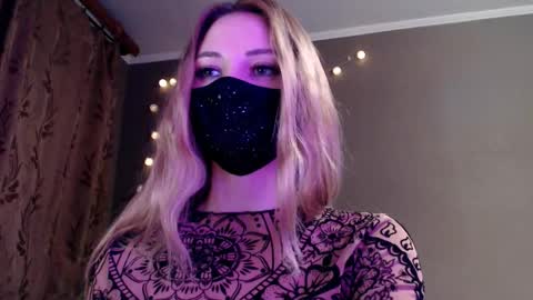 Lily online show from March 26, 2026, 5:07 pm