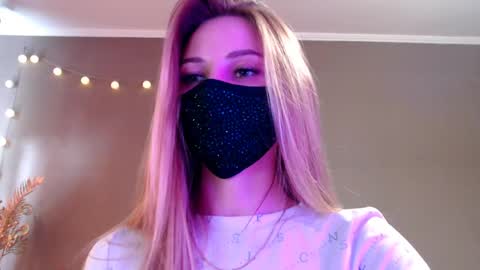 Snapshot of iris_lave chatting on May 2, 2026, 2:44 pm Lily online show from May 2, 2026, 2:44 pm