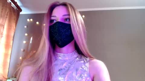 Snapshot of iris_lave chatting on May 11, 2026, 4:04 pm Lily online show from May 11, 2026, 4:04 pm