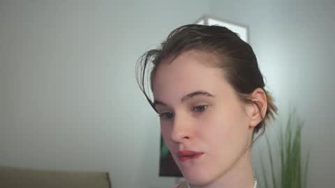iris_pure online show from September 21, 2025, 6:20 pm