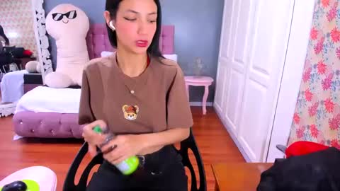 Snapshot of iris_stone_ chatting on February 22, 2025, 11:35 am Iris online show from February 22, 2025, 11:35 am