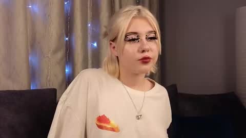 Snapshot of irisbarrington chatting on December 14, 2024, 8:29 pm Iris Day Maya night online show from December 14, 2024, 8:29 pm