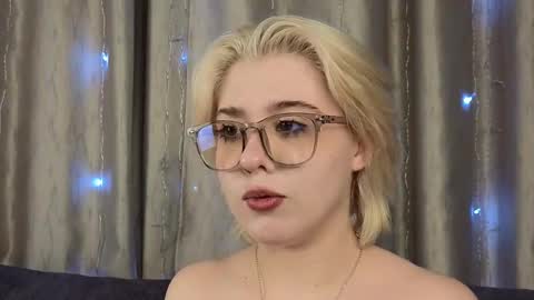 Snapshot of irisbarrington chatting on December 15, 2024, 5:10 pm Iris Day Maya night online show from December 15, 2024, 5:10 pm