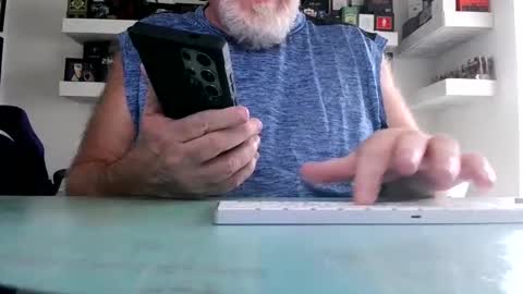 Snapshot of irishdudeloveoib chatting on February 13, 2025, 8:34 pm Irishdudelove online show from February 13, 2025, 8:34 pm