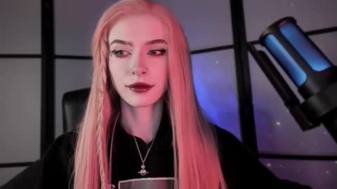 Miss Iris Fansly Miss Iris new inst.  online show from February 9, 2025, 5:29 am