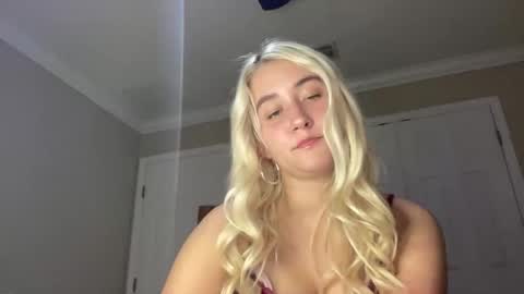 Irispink1 online show from December 14, 2025, 11:31 pm