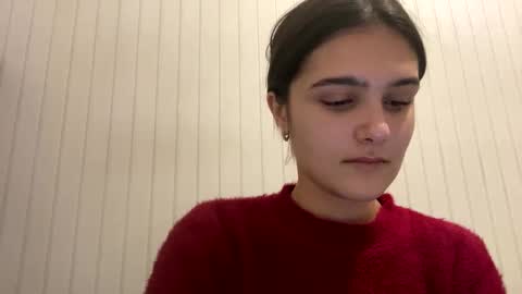 irisss31 online show from December 18, 2024, 9:08 pm