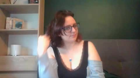 Paris online show from May 12, 2026, 5:59 am