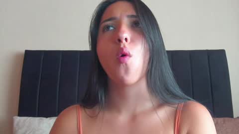 Isa and Natasha online show from December 27, 2024, 3:37 pm