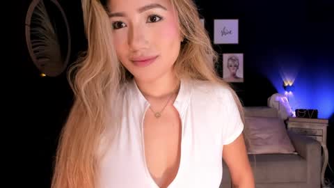 Isa Cortes  online show from April 3, 2026, 3:32 pm