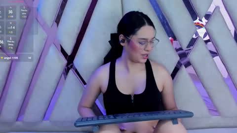 Snapshot of isa_doux chatting on February 19, 2026, 3:02 am Isa online show from February 19, 2026, 3:02 am