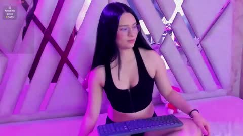 Snapshot of isa_doux chatting on March 4, 2026, 3:23 am Isa online show from March 4, 2026, 3:23 am