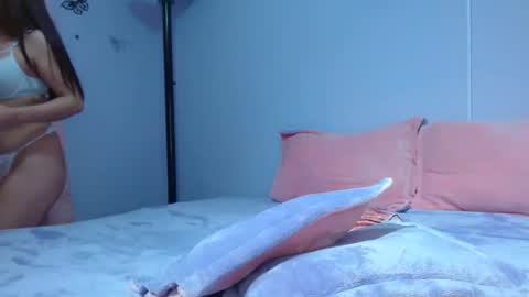 isa_jones1 online show from December 3, 2024, 1:41 am