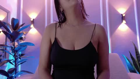 Isabella online show from April 4, 2026, 12:13 pm