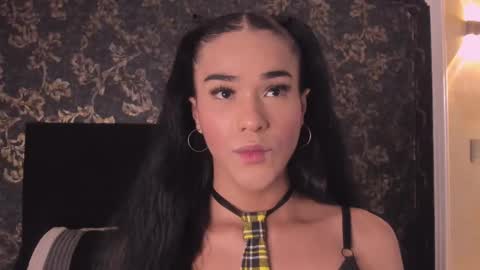 Isa  online show from March 6, 2025, 1:03 pm