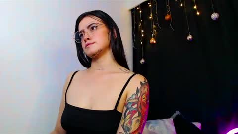 Snapshot of isa_maiden_ chatting on December 31, 2024, 8:04 am online show from December 31, 2024, 8:04 am