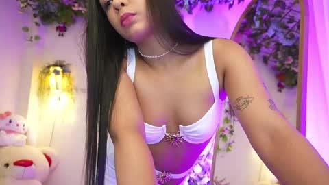 Isabella        online show from December 22, 2025, 11:57 pm