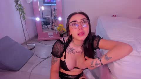 Snapshot of isa_redhair_ chatting on December 14, 2024, 6:24 am ....  Connection time 900 pm to 500 amRest days Wednesday and Saturday online show from December 14, 2024, 6:24 am