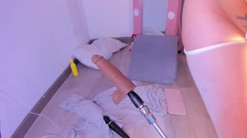 Snapshot of isa_redhair_ chatting on January 18, 2025, 7:17 am ....  Connection time 900 pm to 500 amRest days Wednesday and Saturday online show from January 18, 2025, 7:17 am