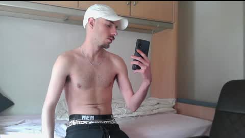 Snapshot of isaac99c chatting on May 6, 2026, 9:36 am Isaac99c online show from May 6, 2026, 9:36 am
