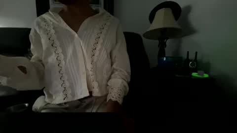 isaac_akamu online show from November 16, 2025, 5:13 am