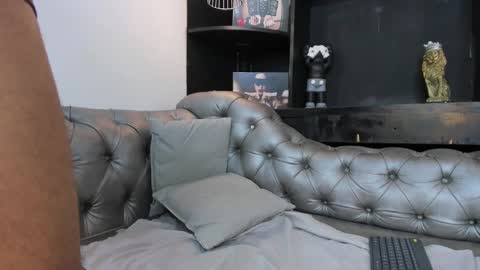 Isaac  online show from November 14, 2025, 3:55 pm