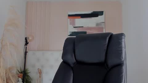 Snapshot of isaac_cryston chatting on October 23, 2025, 7:34 pm isaac_cryston online show from October 23, 2025, 7:34 pm