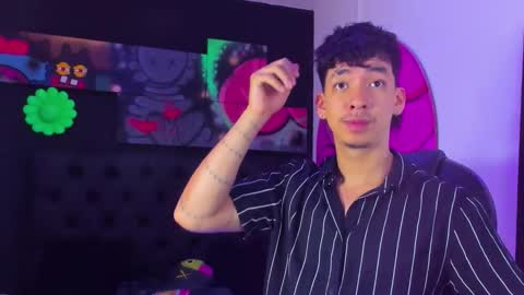 Snapshot of isaac_cryston chatting on October 31, 2025, 8:10 pm isaac_cryston online show from October 31, 2025, 8:10 pm