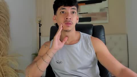 Snapshot of isaac_cryston chatting on November 5, 2025, 8:42 pm isaac_cryston online show from November 5, 2025, 8:42 pm