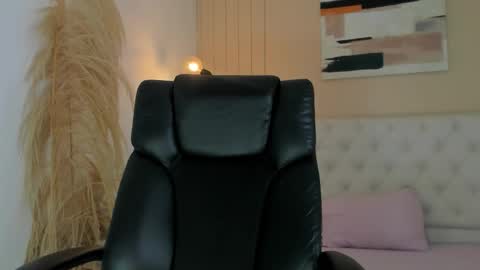 Snapshot of isaac_cryston chatting on November 8, 2025, 9:57 pm isaac_cryston online show from November 8, 2025, 9:57 pm