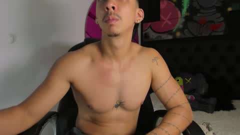 Snapshot of isaac_cryston chatting on November 11, 2025, 9:48 pm isaac_cryston online show from November 11, 2025, 9:48 pm